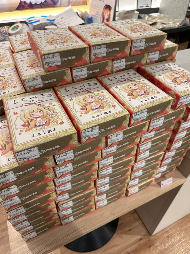 しらたま先生描き下ろしパッケージ「もちづき謹製　もみじ団子」 次回の入荷は4/13日頃になります。