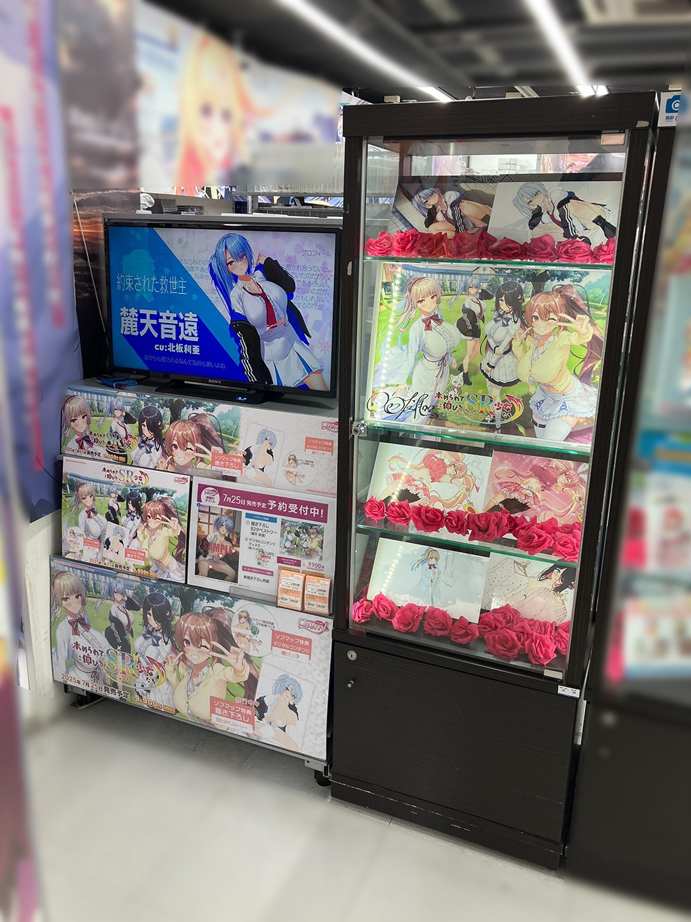 【MOONSTONE】『ソフマップAKIBA アミューズメント館』様にて『ホめられて伸びるSR少女たち』原画家サイン入りポスター等を展示中です‼️