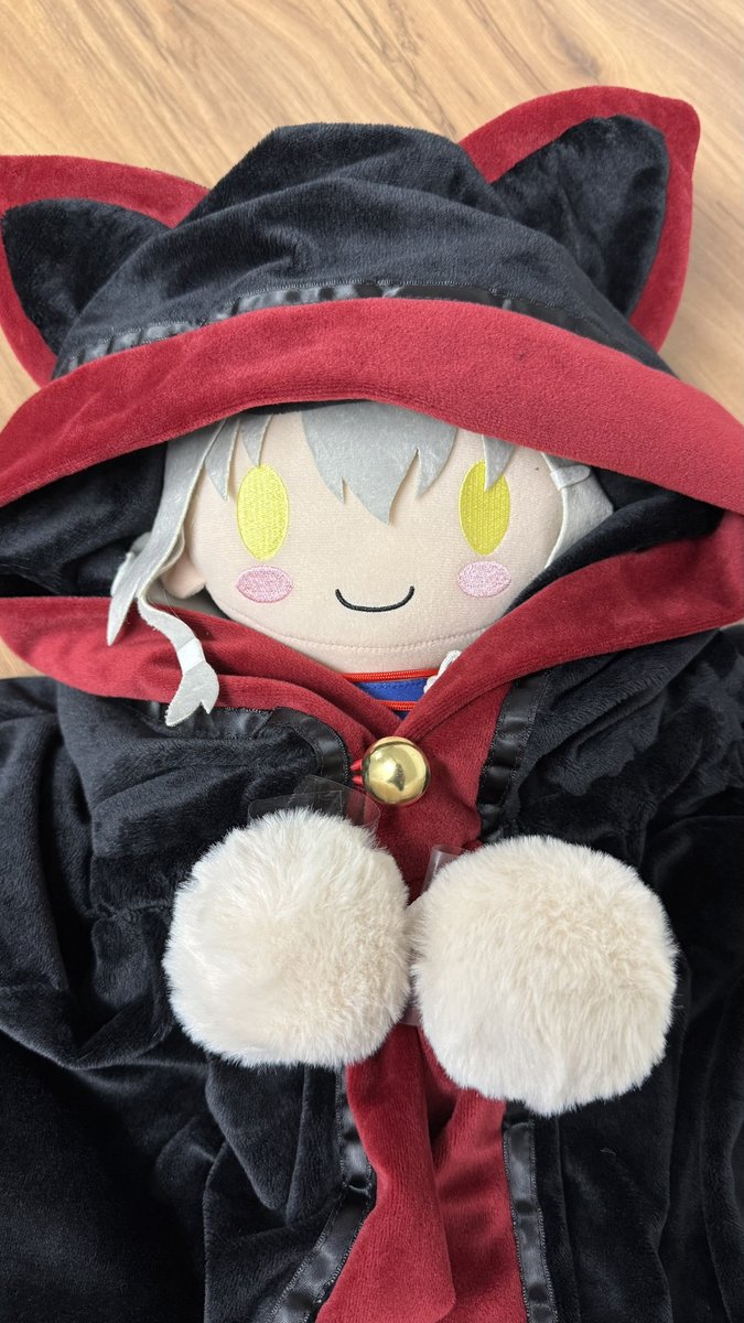 【FAVORITE】さくら、もゆ。 クロのマントもふもふブランケットの納品遅れによりますグッズ配送日変更、誠に申し訳ございません。
